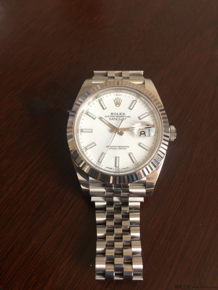 Such classical fake Rolex watches are favored by many fans.