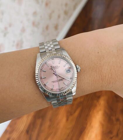 Hot-selling knock-off watches are chic with the white gold bezels.