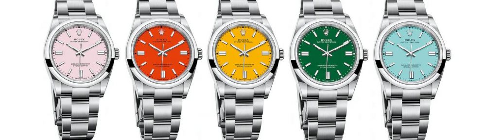 The brand-new fake watches have different colors.