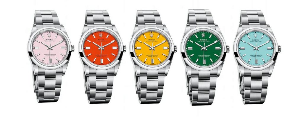 The brand-new fake watches have different colors.